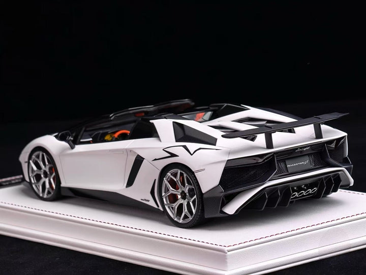 Lamborghini Aventador SV Roadster (Matte White) [Davis & Giovanni] 1/18 scale