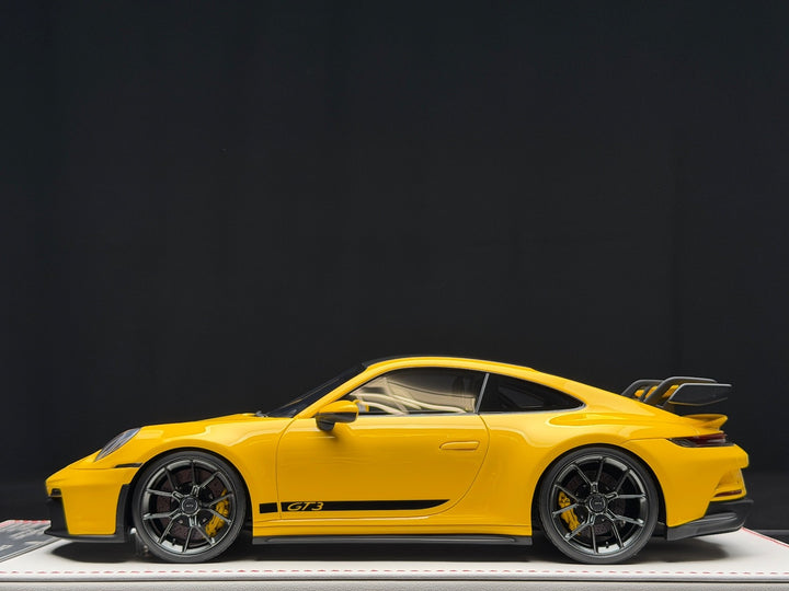 Porsche 911 GT3 (Yellow) [Davis & Giovanni] 1/18 scale