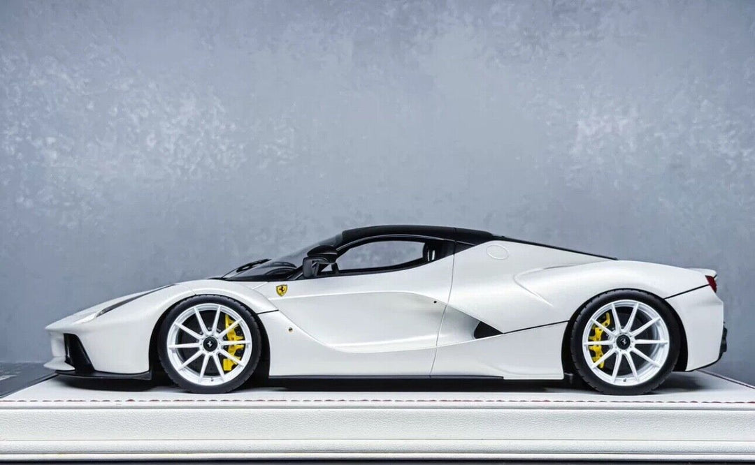 Ferrari LaFerrari (Gloss White) [Davis & Giovanni] 1:18 scale