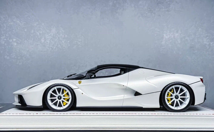 Ferrari LaFerrari (Gloss White) [Davis & Giovanni] 1:18 scale