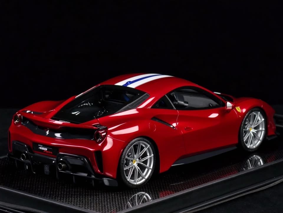 Ferrari 488 Pista (Rosso Magma, Blue/ White Stripe)[Davis & Giovanni] 1:12 scale