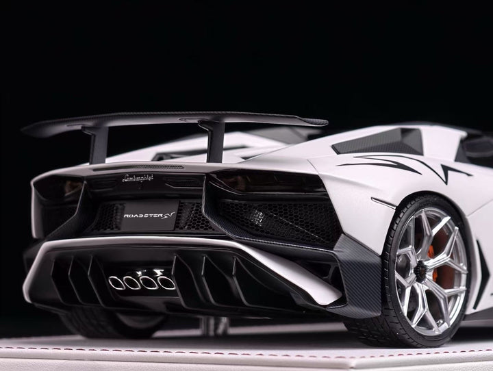 Lamborghini Aventador SV Roadster (Matte White) [Davis & Giovanni] 1/18 scale