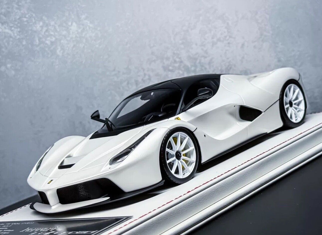 Ferrari LaFerrari (Gloss White) [Davis & Giovanni] 1:18 scale