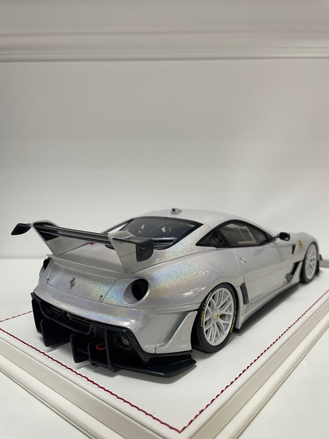 Ferrari 599XX EVO (Fantasy White) [Davis & Giovanni] 1/18 scale