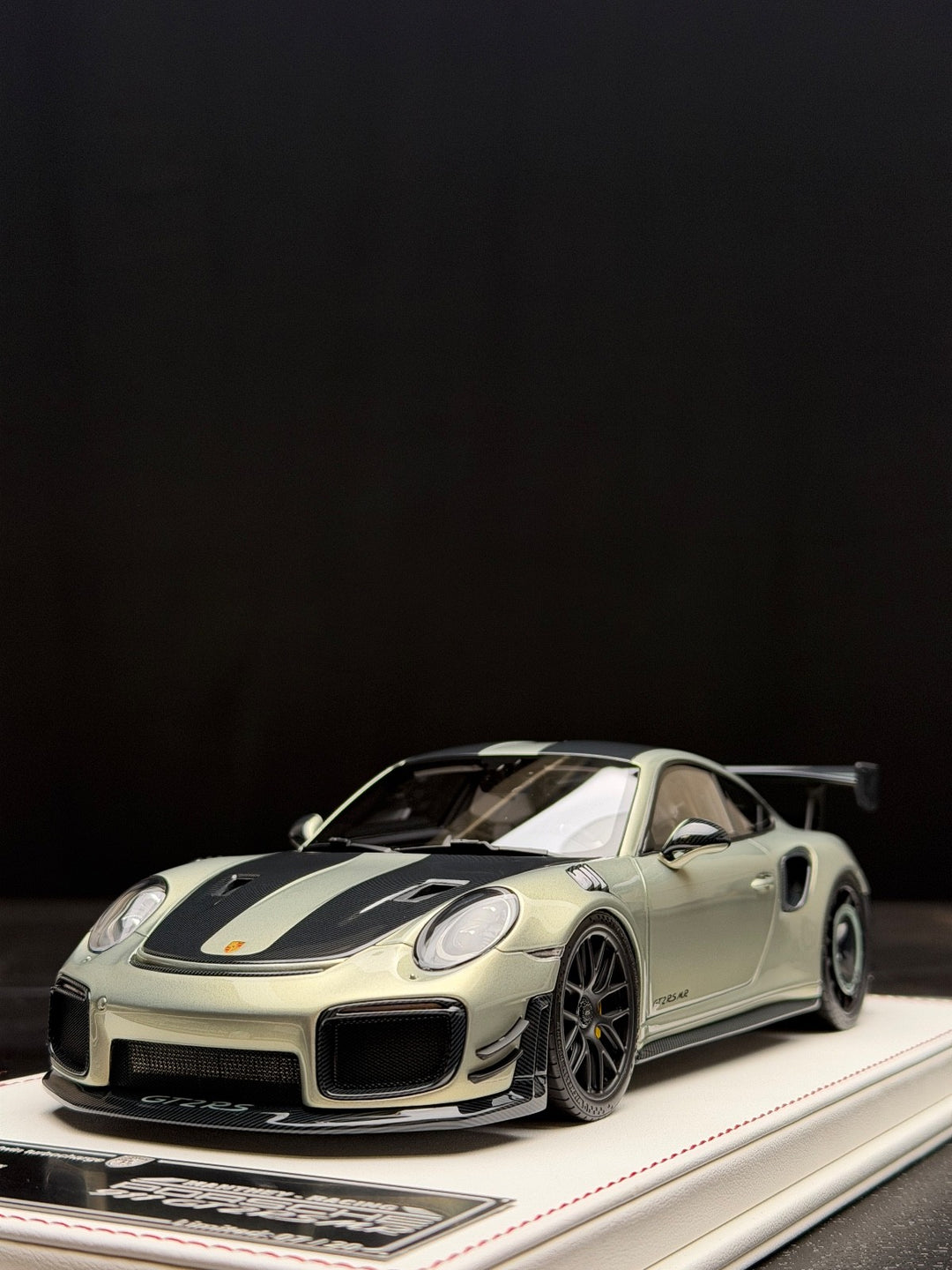 Porsche 911 GT2 RS MR (Urban Bamboo) [Davis & Giovanni] 1:18 scale