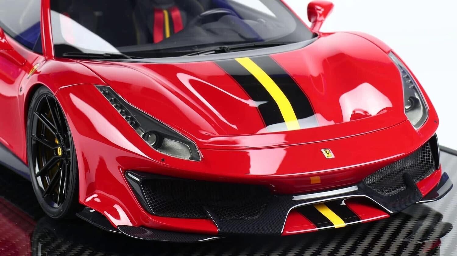 Ferrari 488 Pista NOVITEC (Rosso Corsa) [Davis & Giovanni] 1:12 scale