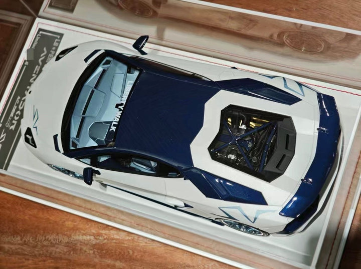 Lamborghini Aventador SV (Matte Pearl White/ Blue) [Davis & Giovanni] 1/18 scale