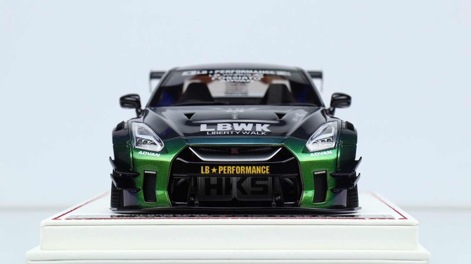 Nissan R35 GTR Type 2 LBWK (Chameleon Green) [Davis & Giovanni] 1/18 s