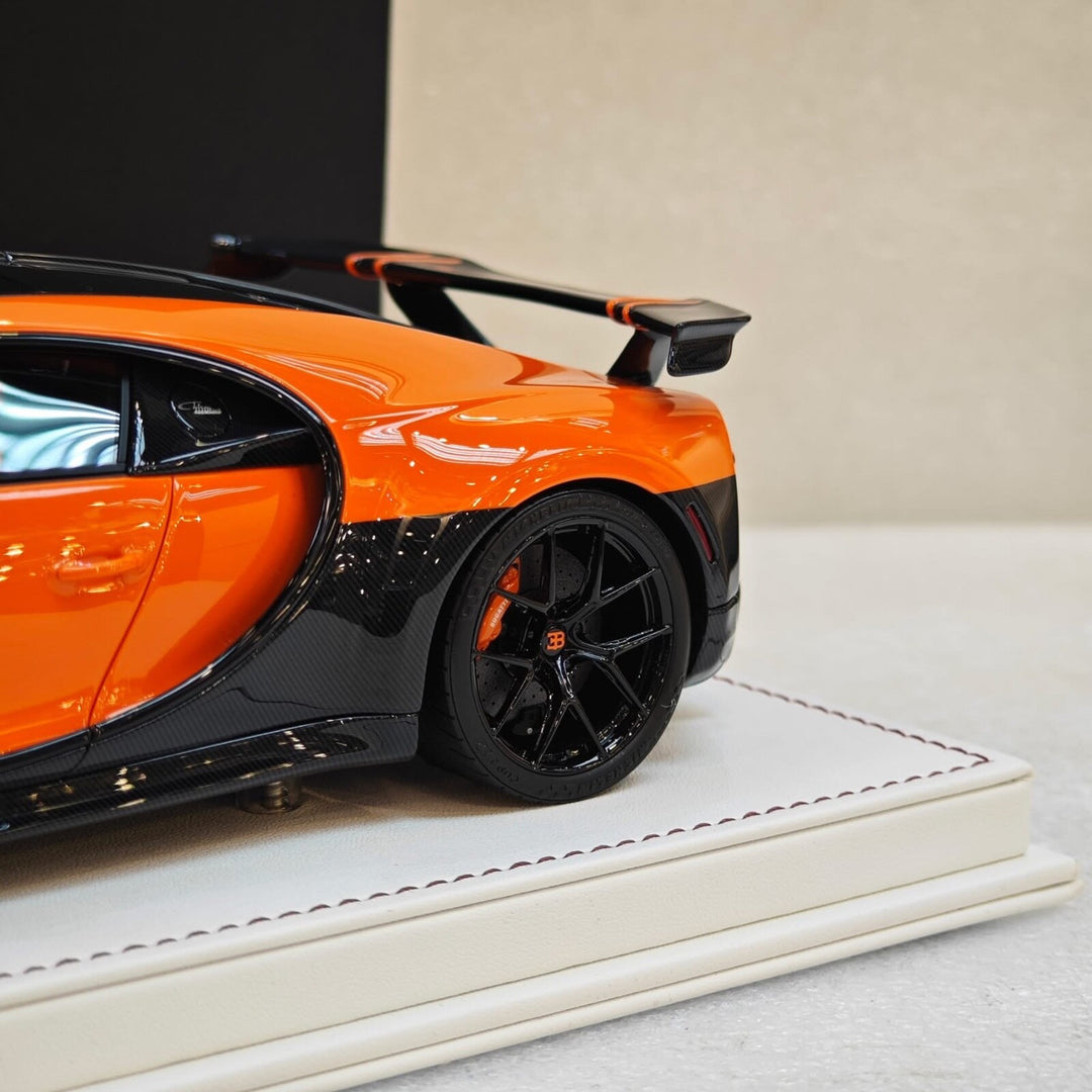 Bugatti Chiron Pur Sport (Orange/ Black) [Davis & Giovanni] 1:18 scale