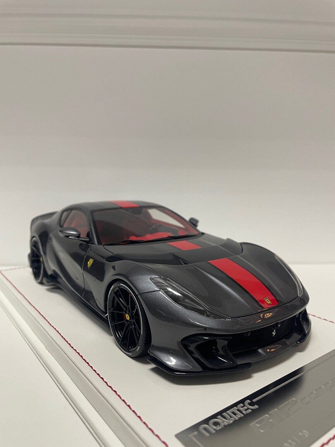 Ferrari 812 Competizione NOVITEC (Silver) [Davis & Giovanni] 1/18 scale