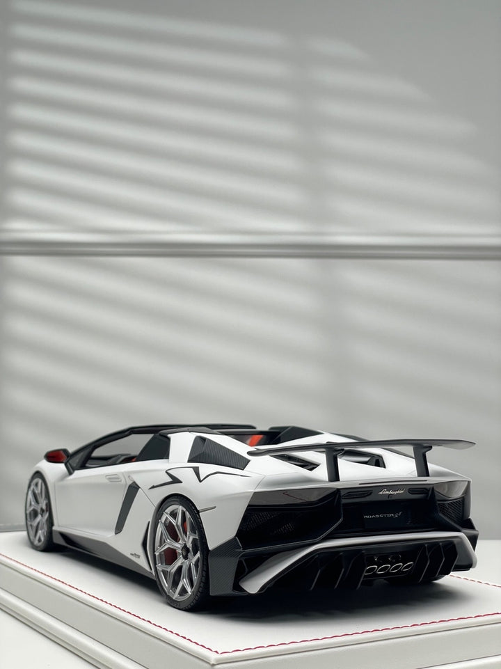 Lamborghini Aventador SV Roadster (White) [Davis & Giovanni] 1/18 scale