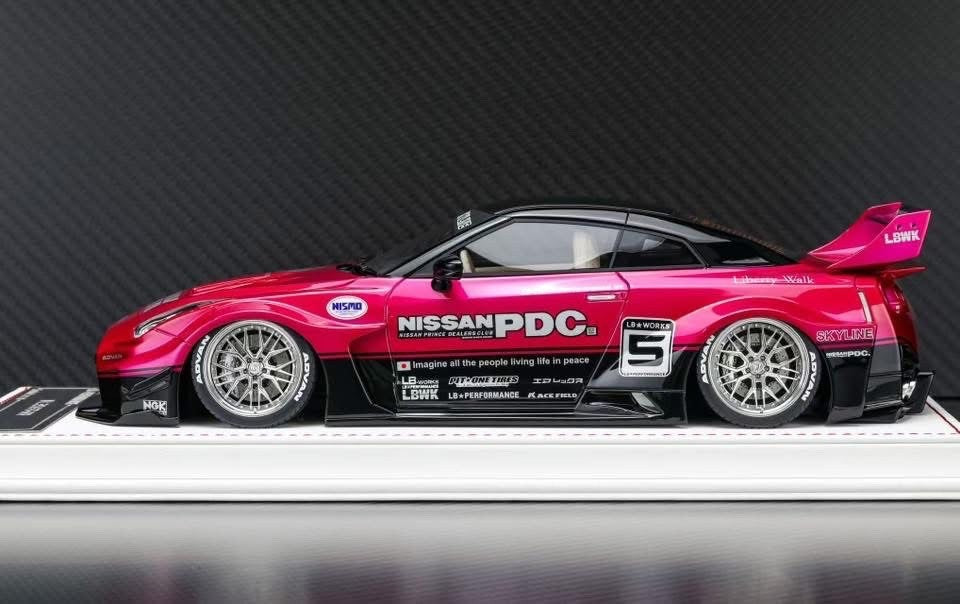 Nissan R35 GT-RR LBWK (Metallic Pink/ Black) [Davis & Giovanni] 1/18 scale
