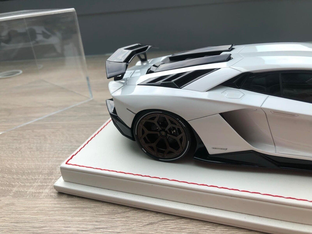 Lamborghini Aventador S NOVITEC (White) [Davis & Giovanni] 1:18 scale