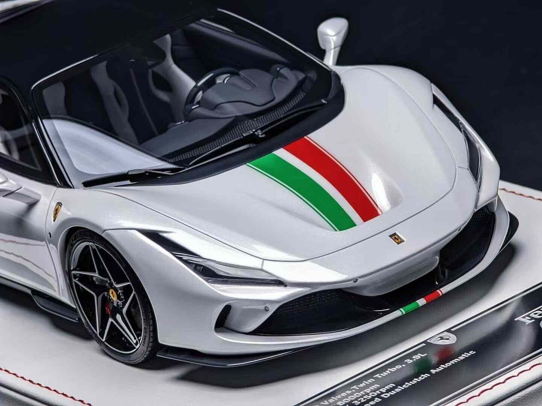 Ferrari F8 Tributo NOVITEC (Pearl White/stripe) [Davis & Giovanni] 1/18 scale