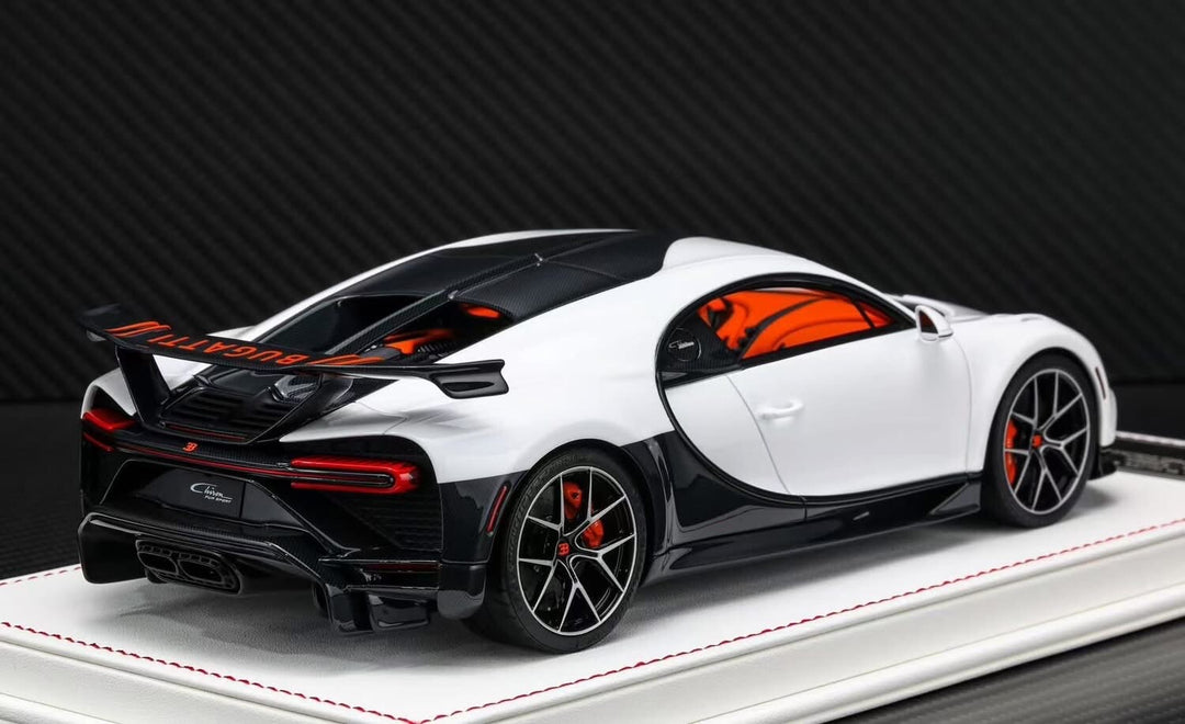 Bugatti Chiron Pur Sport (Gloss White/ Black) [Davis & Giovanni] 1:18 scale