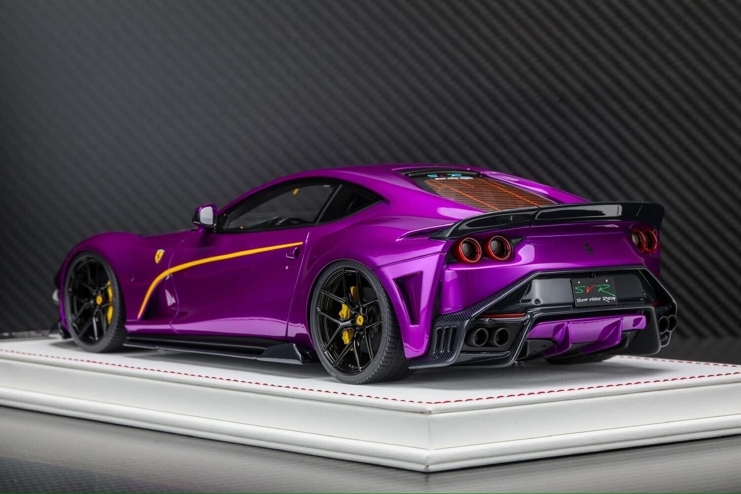 Ferrari 812 Superfast SVR (Chrome Purple) [Davis & Giovanni] 1:18 scal