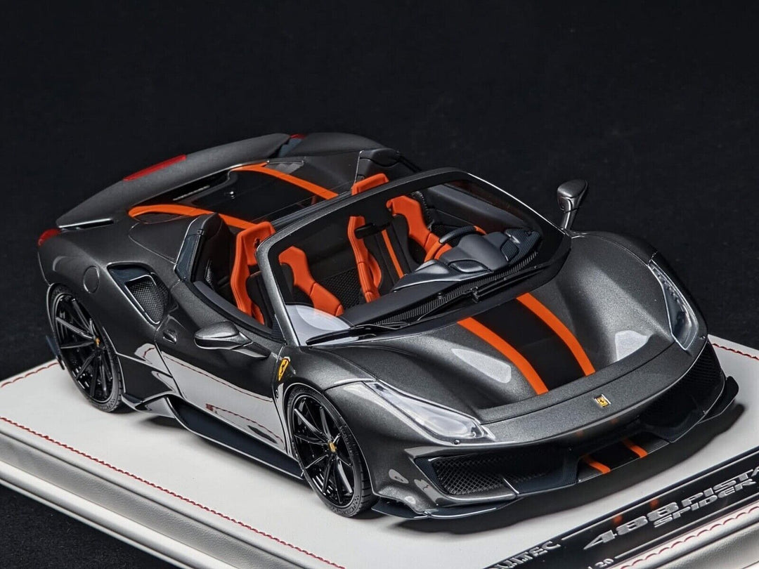 Ferrari 488 Pista Spider NOVITEC (Gray/o.stripe) [Davis & Giovanni] 1/18 scale