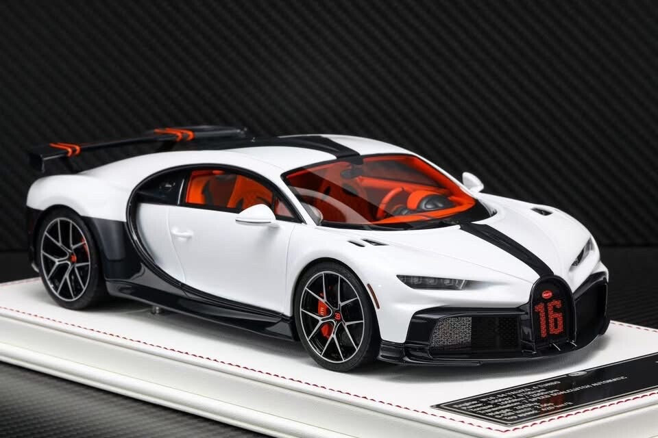 Bugatti Chiron Pur Sport (Gloss White/ Black) [Davis & Giovanni] 1:18 scale