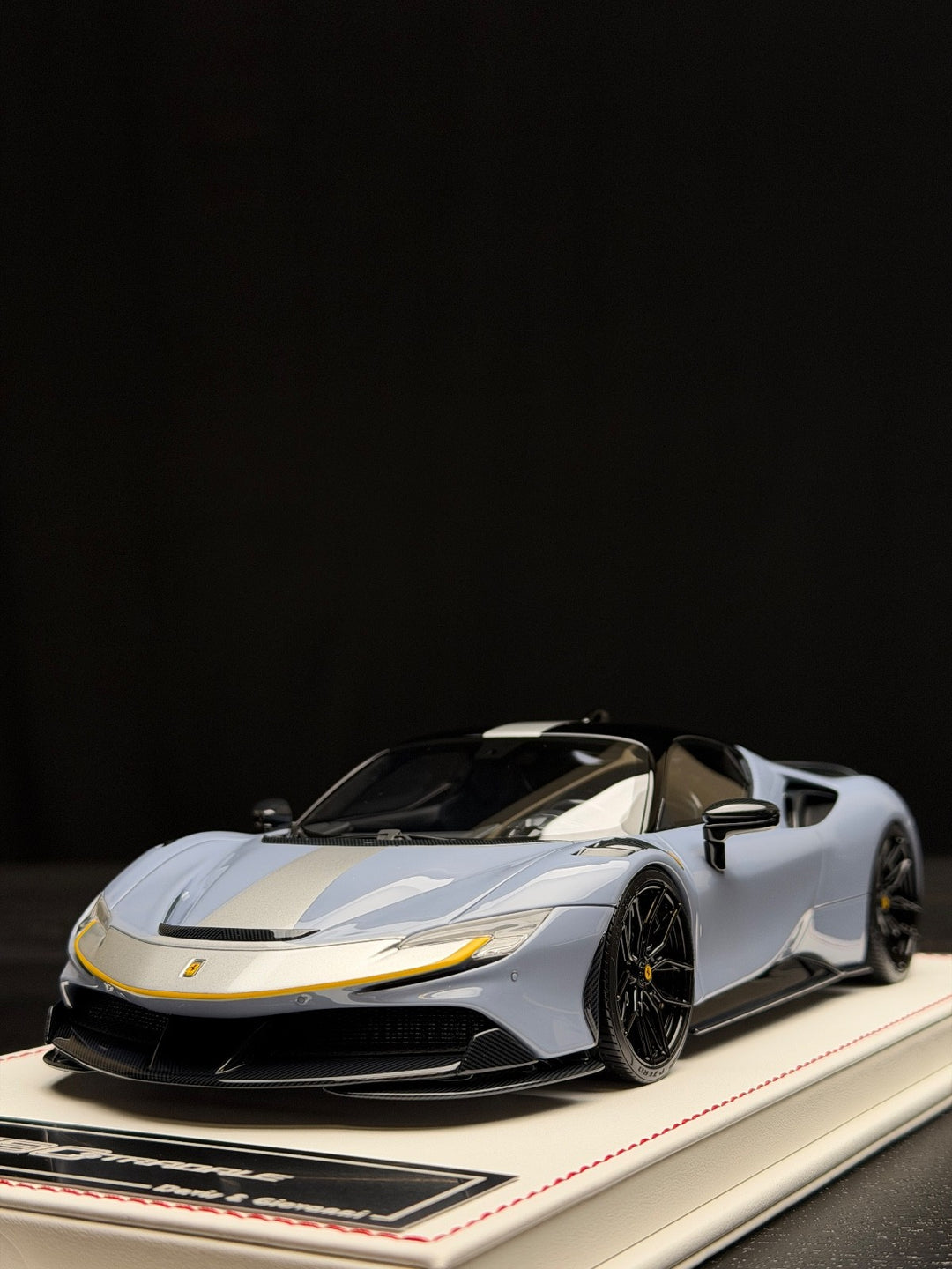 Ferrari SF90 Stradale NOVITEC (Gray/Silver Stripe) [Davis & Giovanni] 1:18 scale