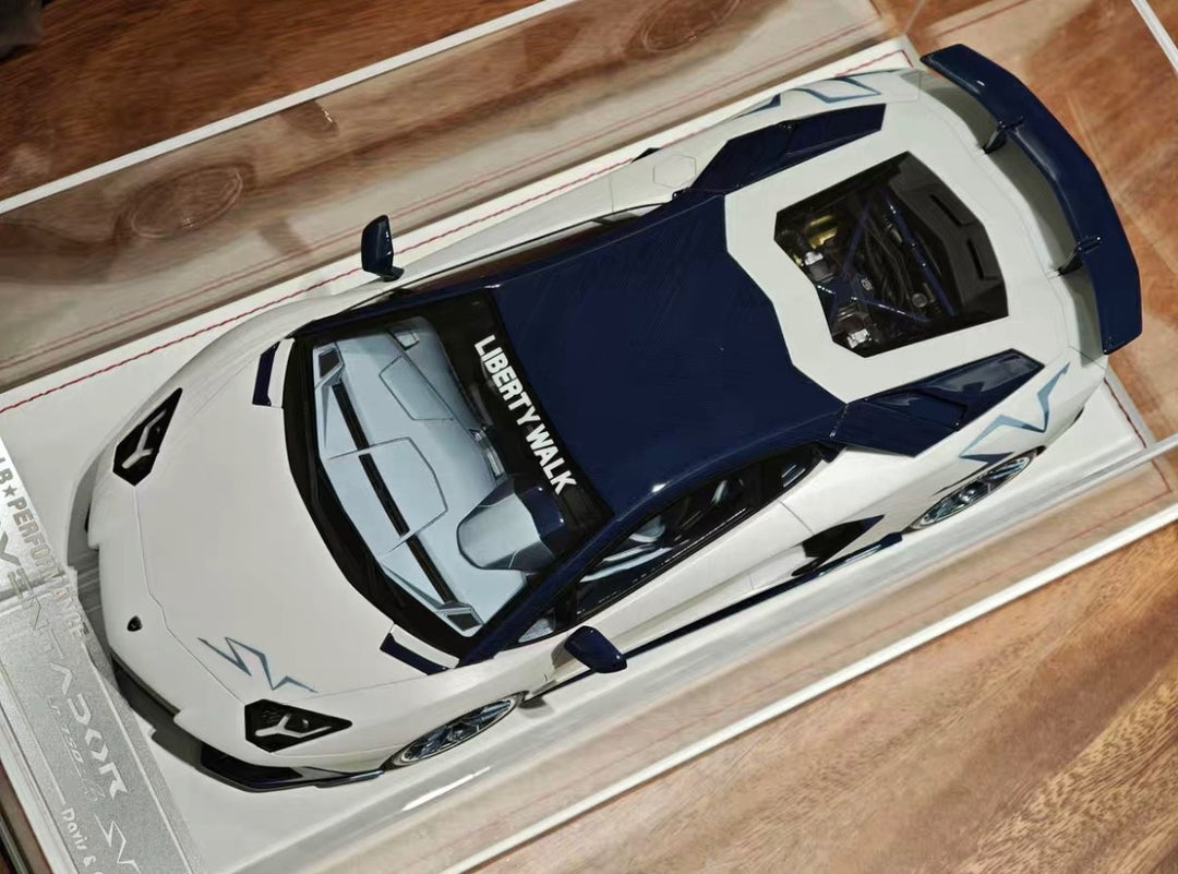 Lamborghini Aventador SV (Matte Pearl White/ Blue) [Davis & Giovanni] 1/18 scale
