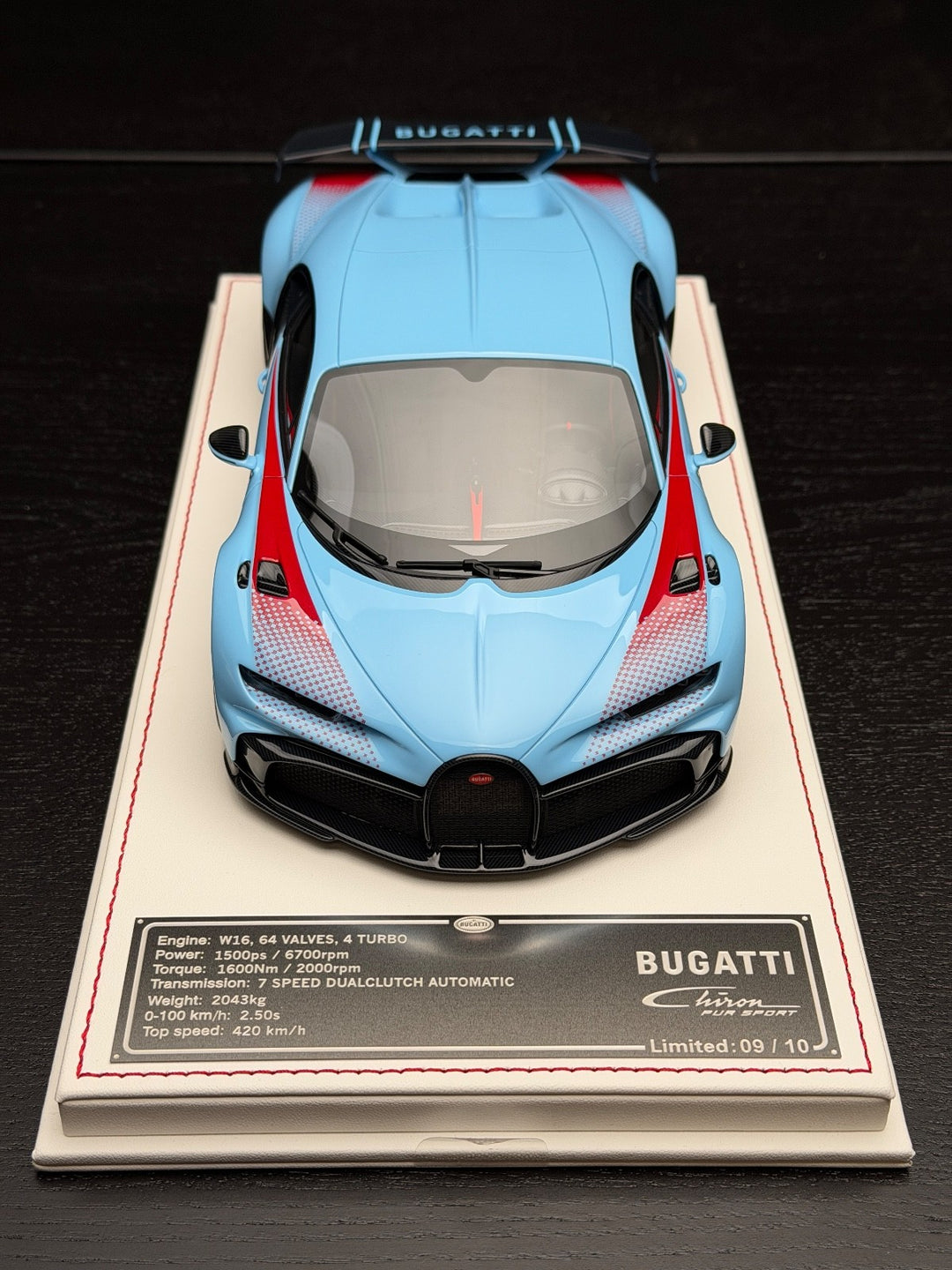 Bugatti Chiron Pur Sport (Baby Blue no.32) [Davis & Giovanni] 1:18 scale