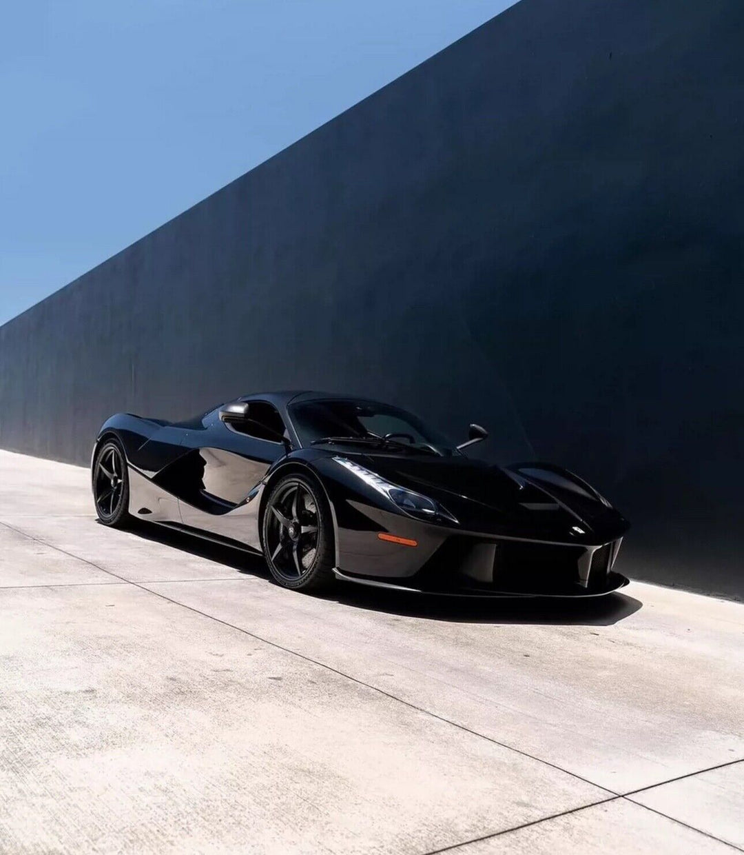 Ferrari LaFerrari (Gloss Black) [Davis & Giovanni] 1:18 scale
