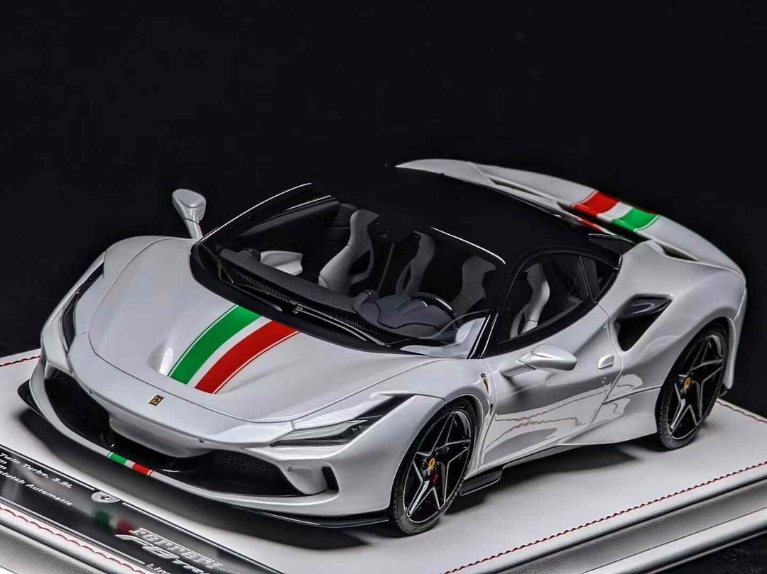 Ferrari F8 Tributo NOVITEC (Pearl White/stripe) [Davis & Giovanni] 1/18 scale