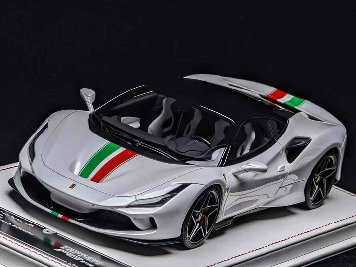 Ferrari F8 Tributo NOVITEC (Pearl White/stripe) [Davis & Giovanni] 1/18 scale