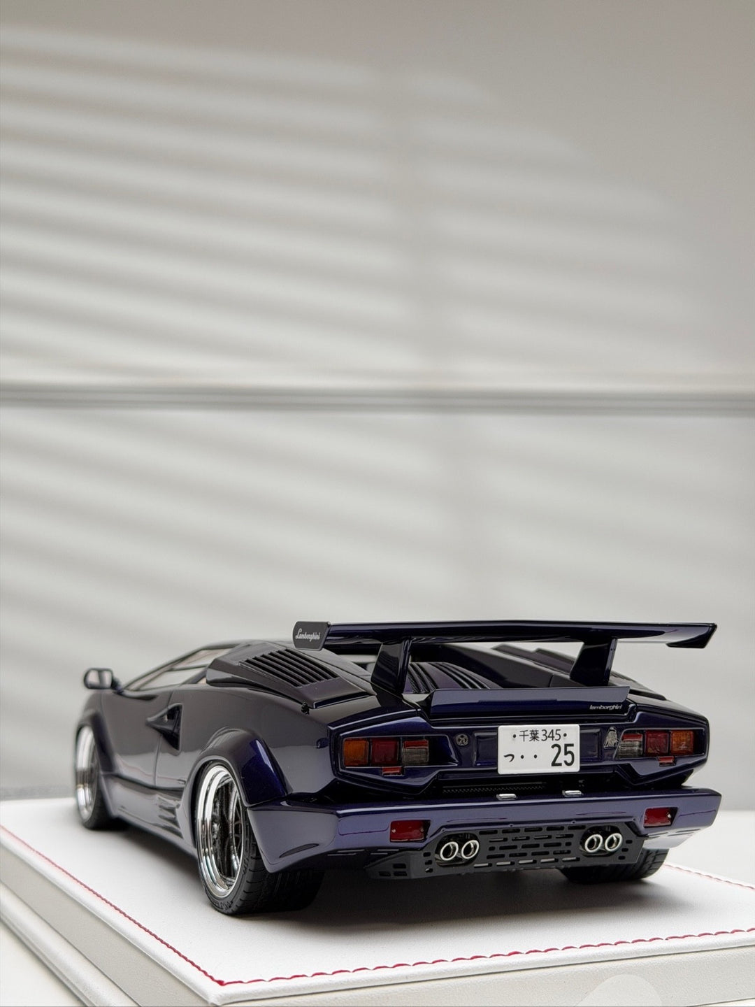 Lamborghini Countach (Midnight Purple) [Davis & Giovanni] 1/18 scale