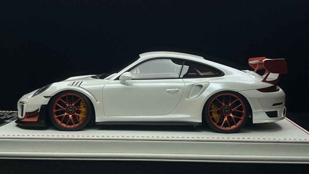 Porsche 911 GT2RS MR (Pearl White) [Davis & Giovanni] 1/18 scale - 1 OF 1