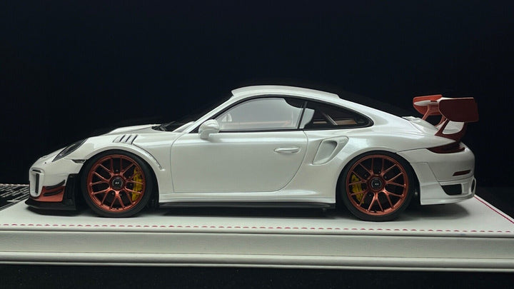 Porsche 911 GT2RS MR (Pearl White) [Davis & Giovanni] 1/18 scale - 1 OF 1