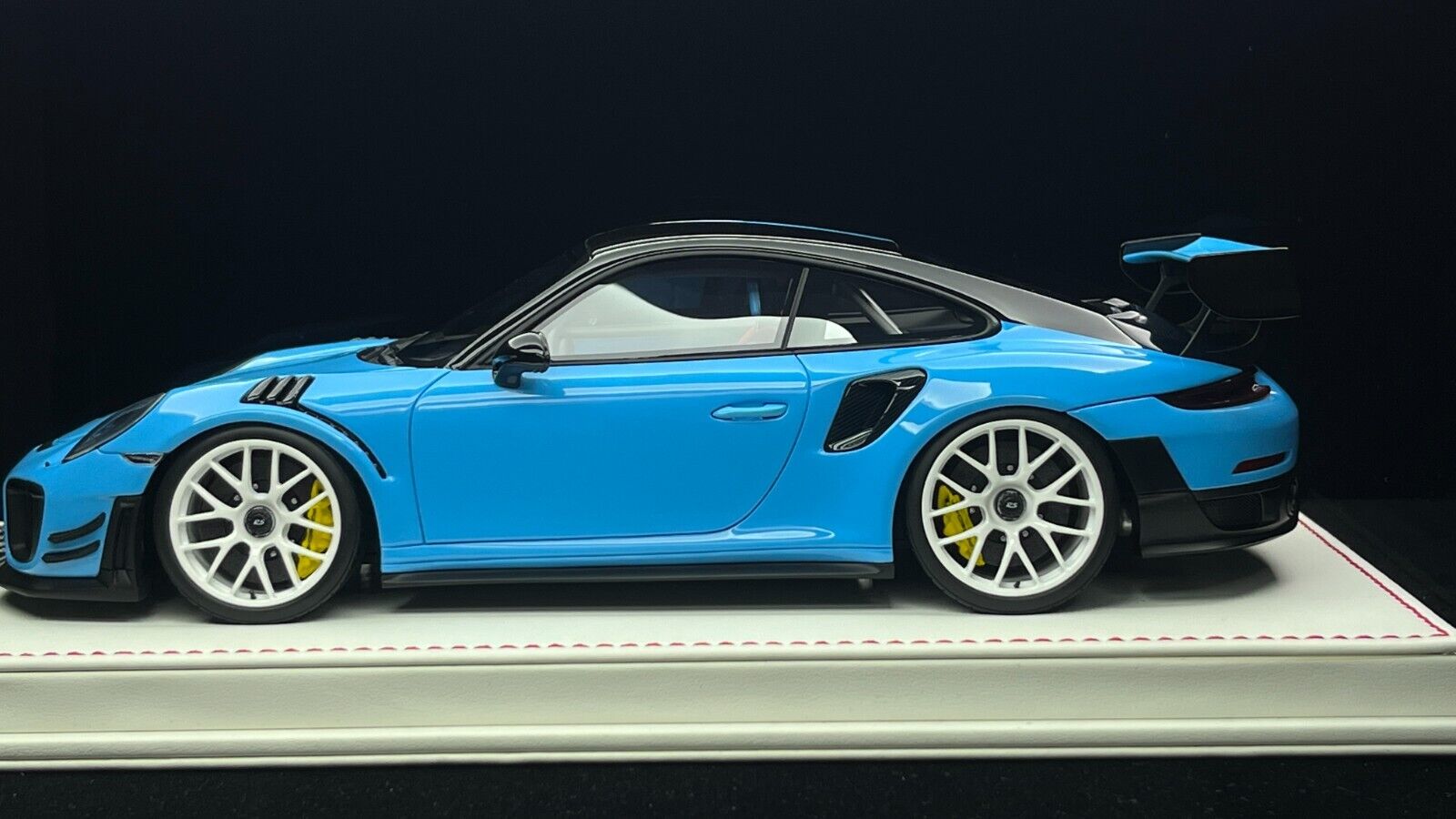 Porsche 911 GT2 RS MR (Baby Blue) [Davis & Giovanni] 1/18 scale - 1 OF