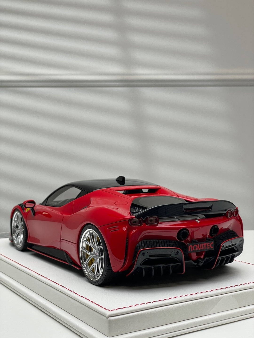 Ferrari SF90 Stradale NOVITEC (Rosso Corsa) [Davis & Giovanni] 1:18 scale