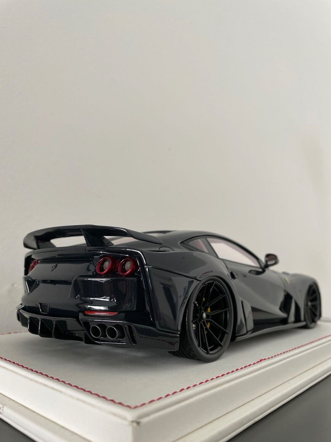 Ferrari 812 N-LARGO NOVITEC (Full Gloss Carbon) [Davis & Giovanni] 1/18 scale