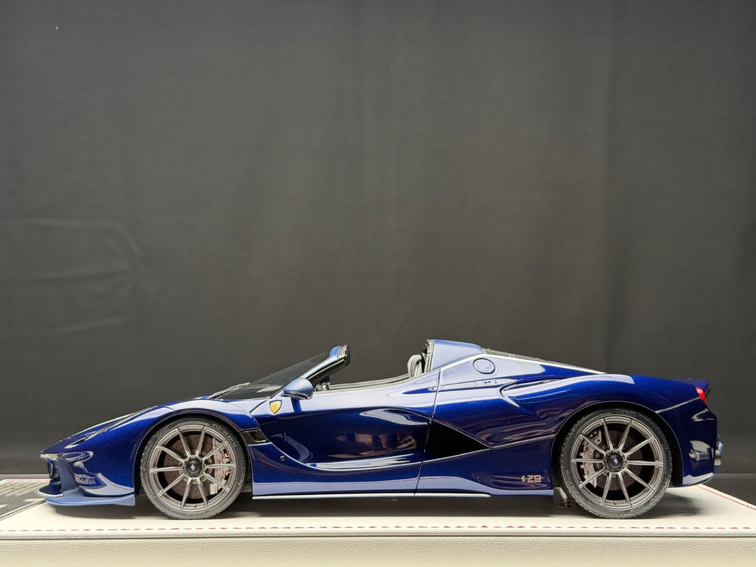 Ferrari LaFerrari Aperta (Blue) [Davis & Giovanni] 1:18 scale