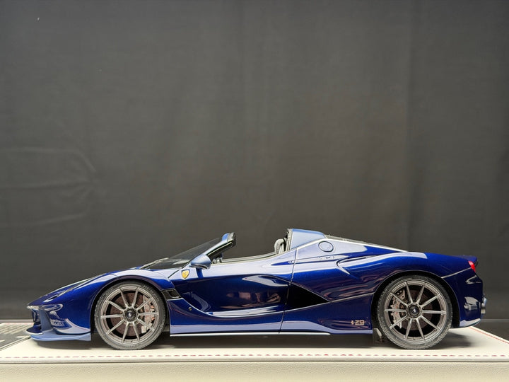 Ferrari LaFerrari Aperta (Blue) [Davis & Giovanni] 1:18 scale