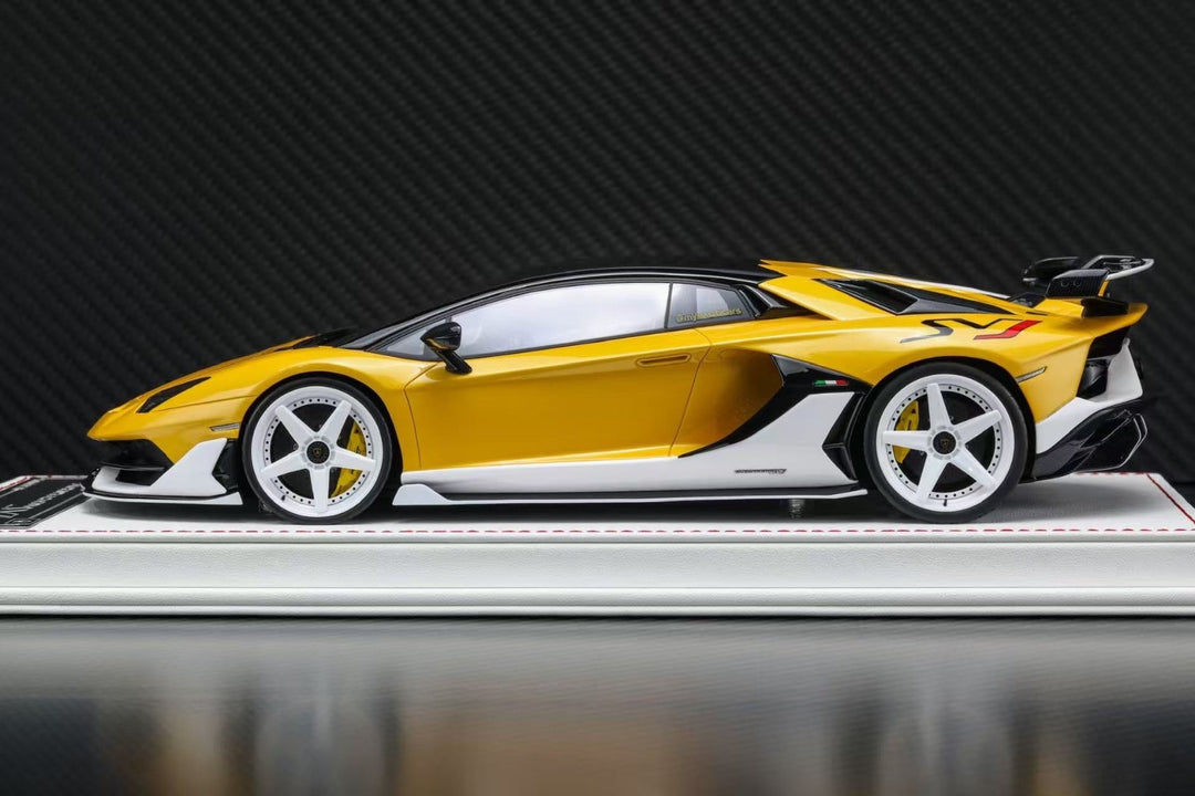 Lamborghini Aventador SVJ (Yellow/ White) [Davis & Giovanni] 1/18 scale