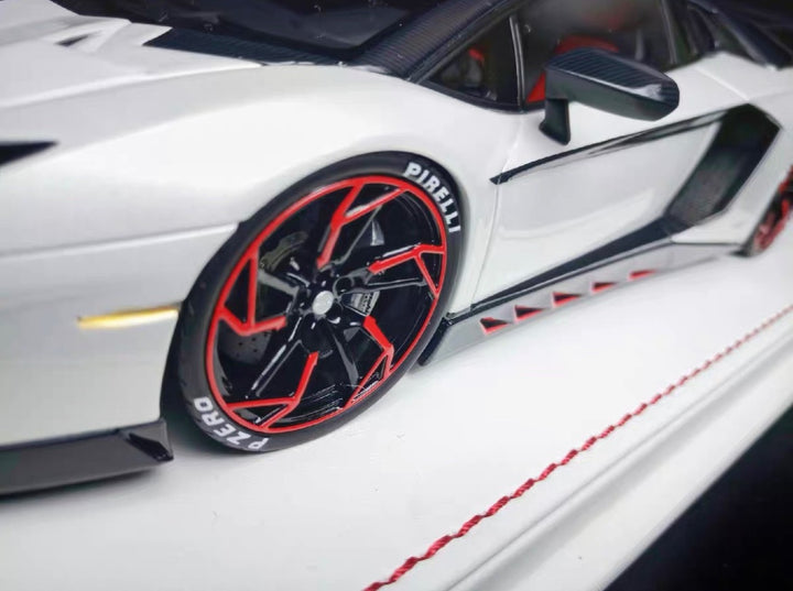 Lamborghini Aventador NOVITEC (Pearl White/ Red) [Davis & Giovanni] 1/18 scale