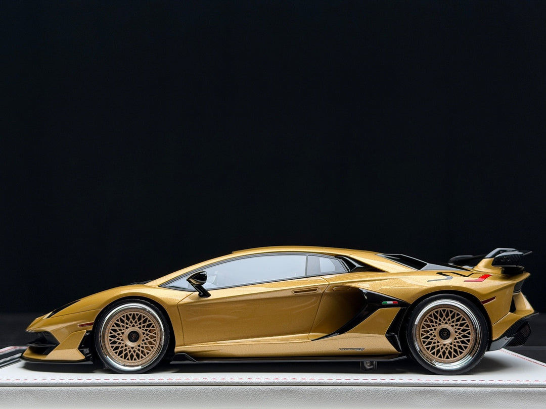 Lamborghini Aventador SVJ (Gold) [Davis & Giovanni] 1:18 scale