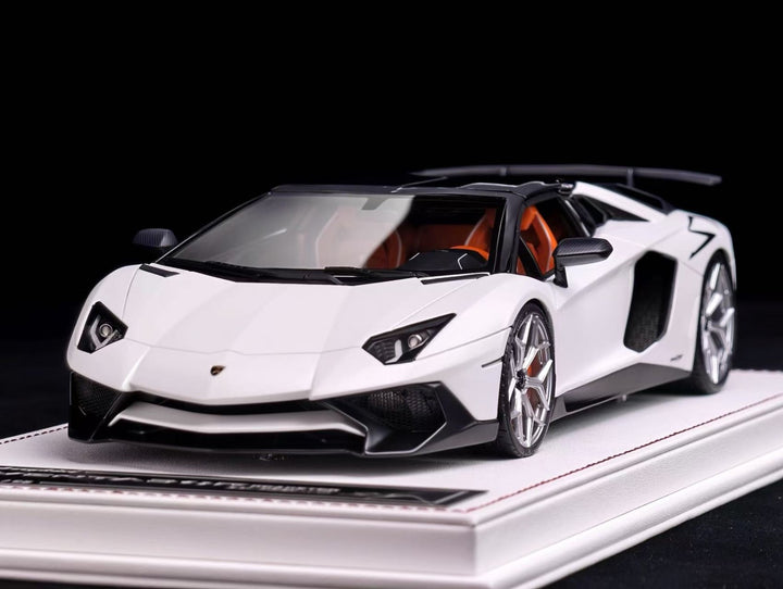 Lamborghini Aventador SV Roadster (Matte White) [Davis & Giovanni] 1/18 scale