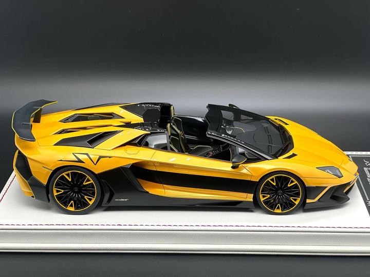 Lamborghini Aventador Roadster LP750-4 SV (Yellow) [Davis & Giovanni] 1:18 scale