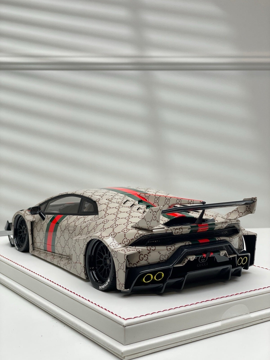 Lamborghini Huracan GT LBWK (GUCCI) [Davis & Giovanni] 1:18 scale