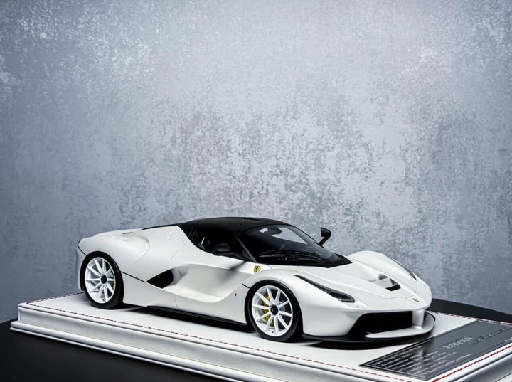 Ferrari LaFerrari (Gloss White) [Davis & Giovanni] 1:18 scale