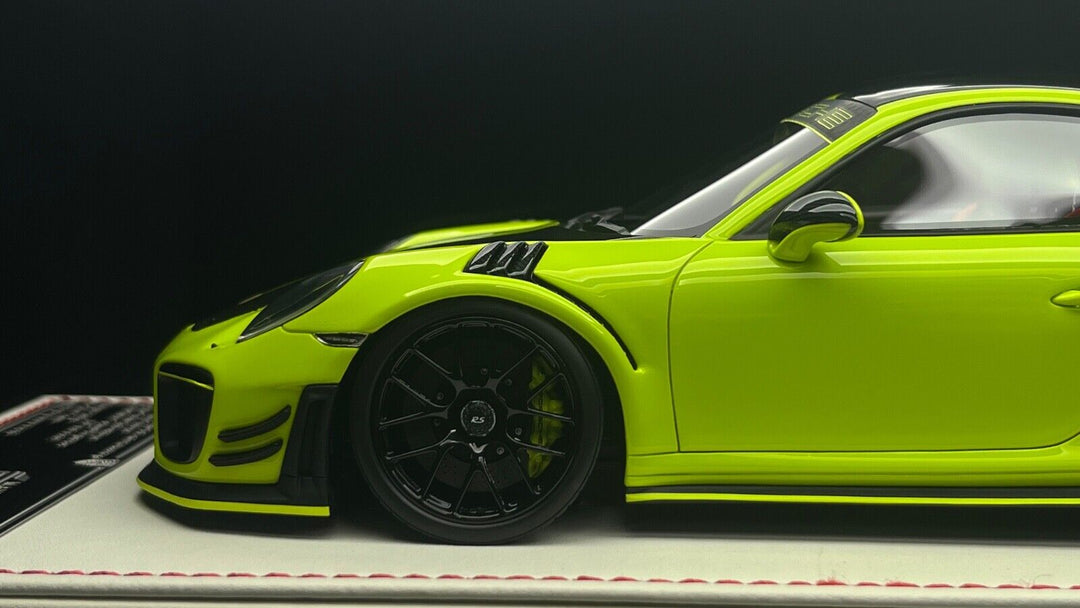 Porsche 911 GT2RS MR (Acid Green) [Davis & Giovanni] 1/18 scale - 1 OF 1