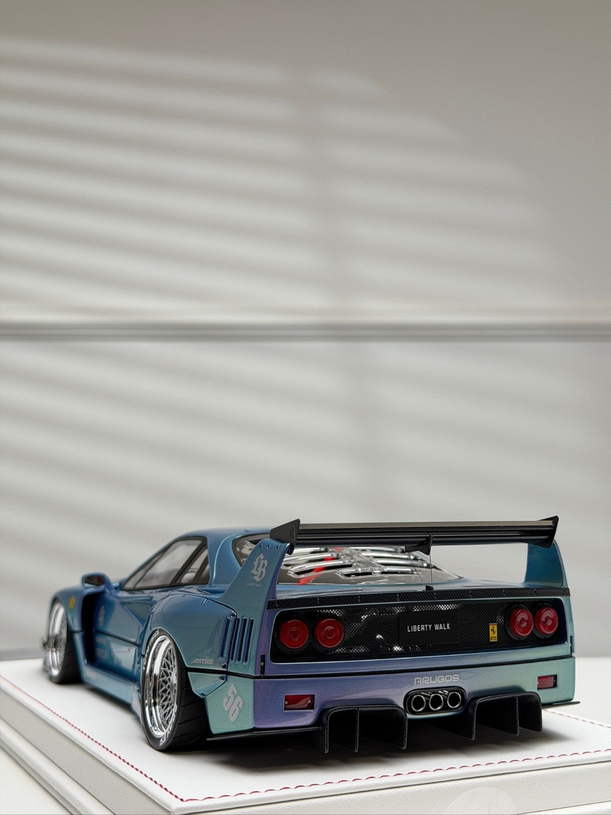 Ferrari F40 LBWK (Chameleon Blue Purple) [Davis & Giovanni] 1/18 scale