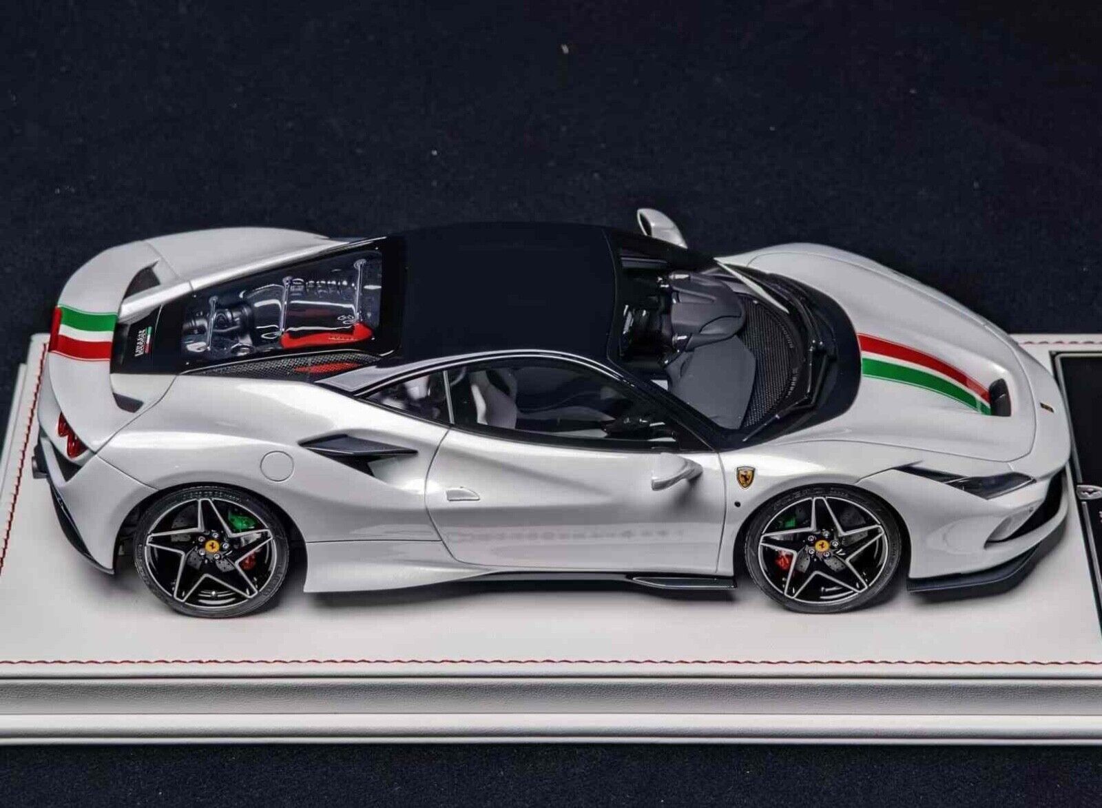 Ferrari F8 Tributo NOVITEC (Pearl White/stripe) [Davis & Giovanni] 1/1
