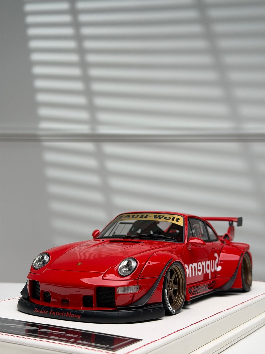 Porsche 911 993 RWB (Red Supreme) [Davis & Giovanni] 1/18 scale