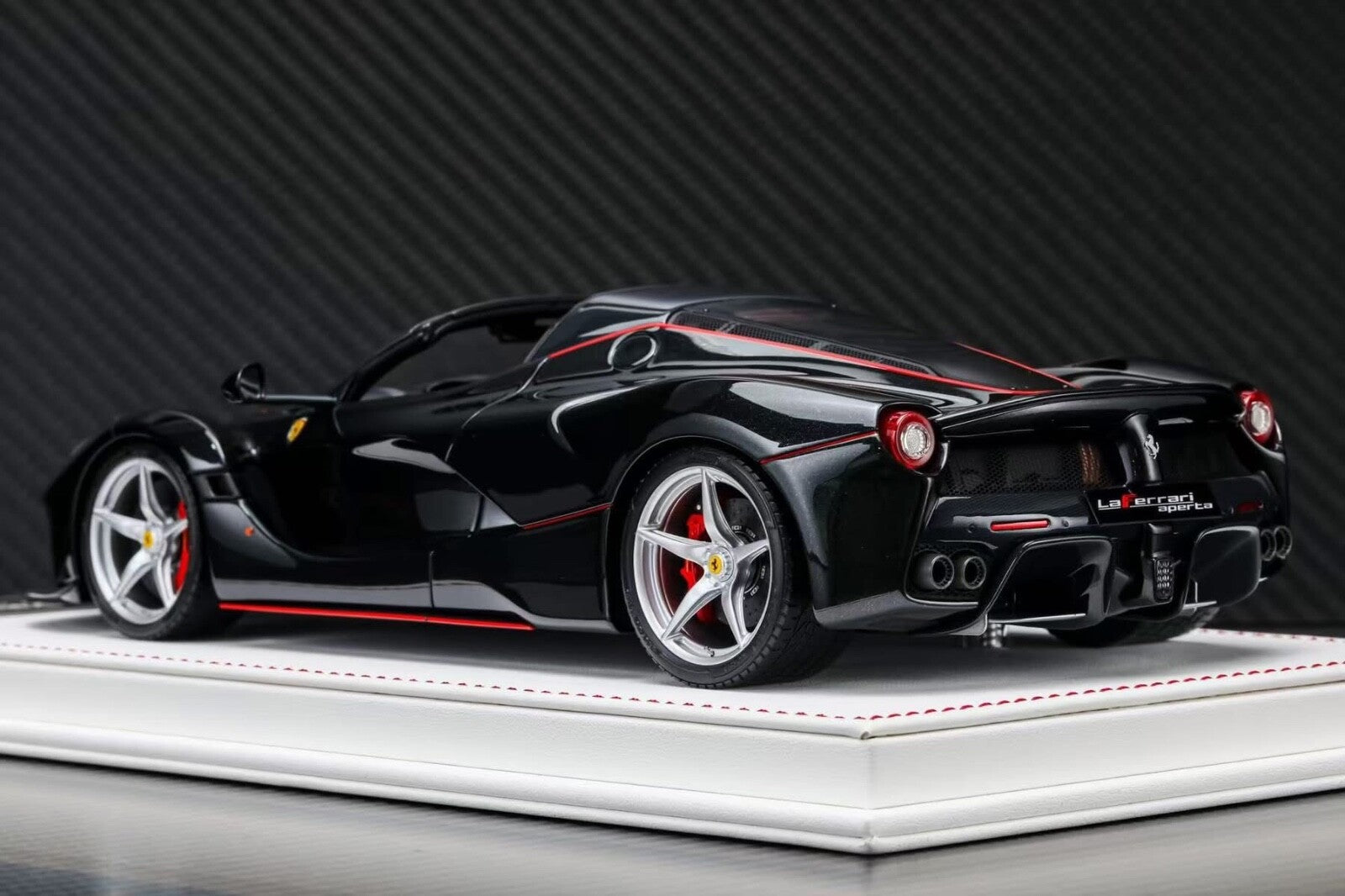 Ferrari LaFerrari Aperta (Black/ Red Stripes) [Davis & Giovanni] 1:18