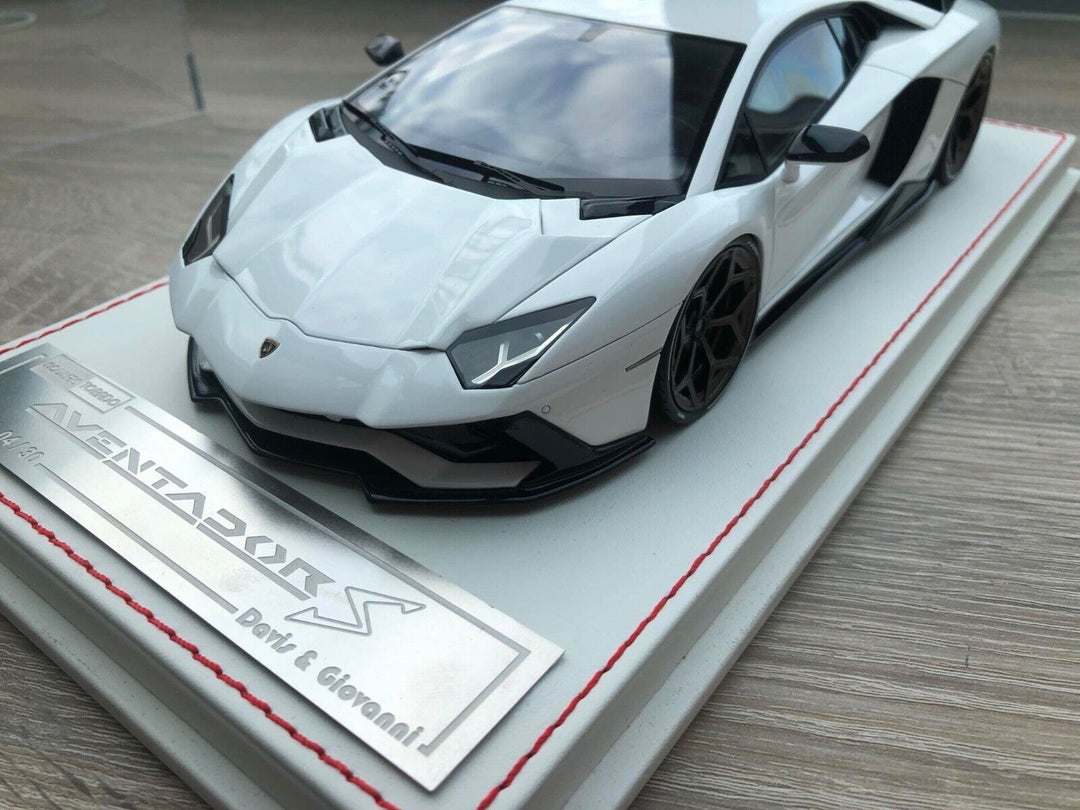 Lamborghini Aventador S NOVITEC (White) [Davis & Giovanni] 1:18 scale