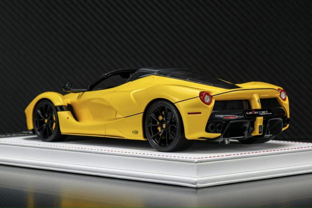 Ferrari LaFerrari Aperta (Yellow) [Davis & Giovanni] 1:18 scale